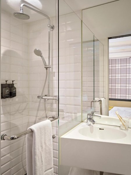 Max Brown Hotel Canal District 33 - Bathroom Example