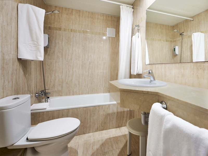 smartline Marina 34 - Bathroom Example