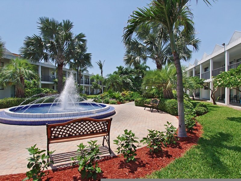 Beachcomber Beach Resort 8