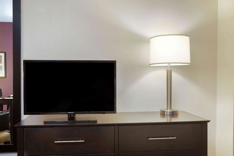 La Quinta Inn by Wyndham Miami Airport North 8