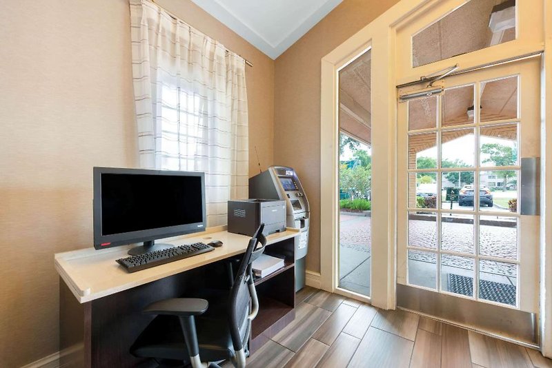 La Quinta Inn by Wyndham Miami Airport North 12