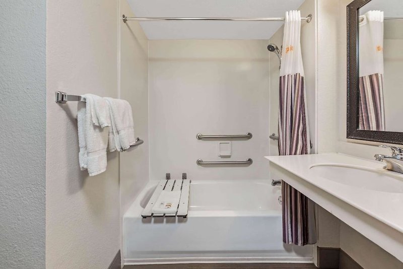 La Quinta Inn by Wyndham Miami Airport North 15
