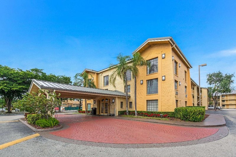 La Quinta Inn by Wyndham Miami Airport North 16