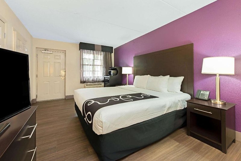 La Quinta Inn by Wyndham Miami Airport North 19