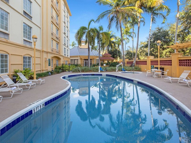 La Quinta Inn & Suites by Wyndham Miami Airport West 3