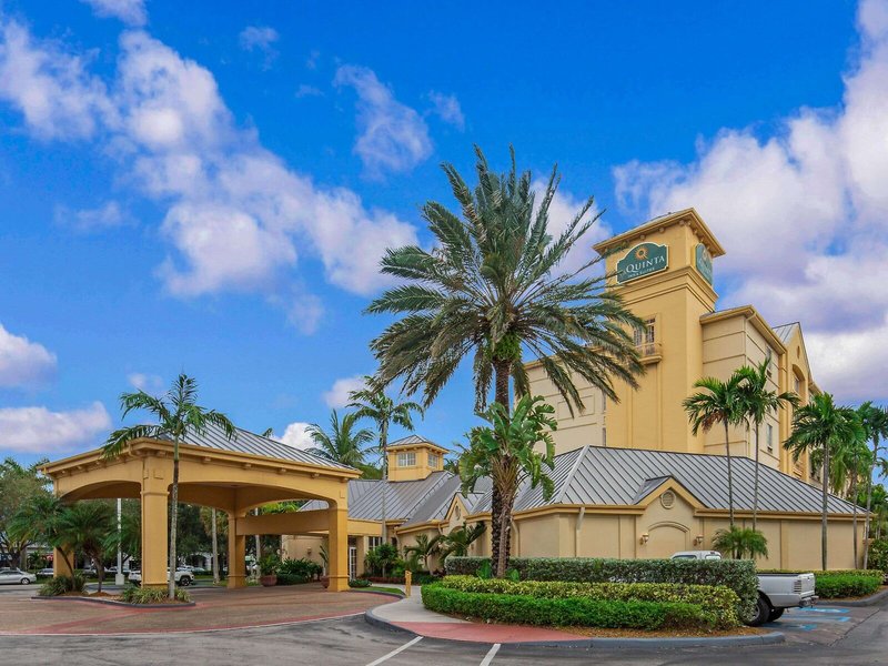 La Quinta Inn & Suites by Wyndham Miami Airport West 4