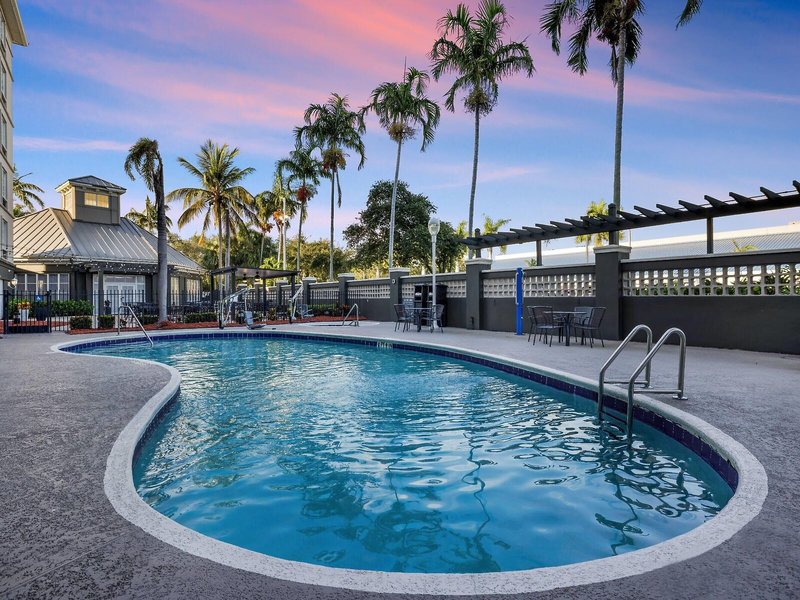 La Quinta Inn & Suites by Wyndham Miami Airport West 7