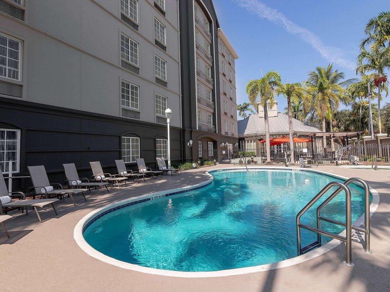 La Quinta Inn & Suites by Wyndham Miami Airport West 8