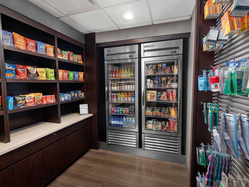 La Quinta Inn & Suites by Wyndham Miami Airport West 13