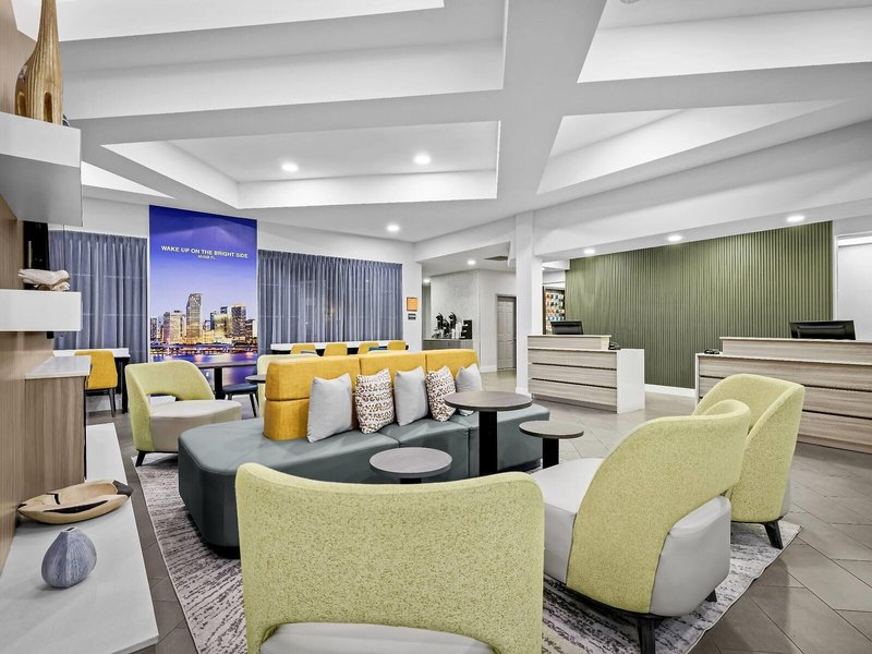 La Quinta Inn & Suites by Wyndham Miami Airport West 14