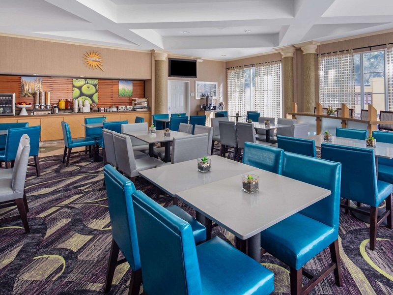 La Quinta Inn & Suites by Wyndham Miami Airport West 16