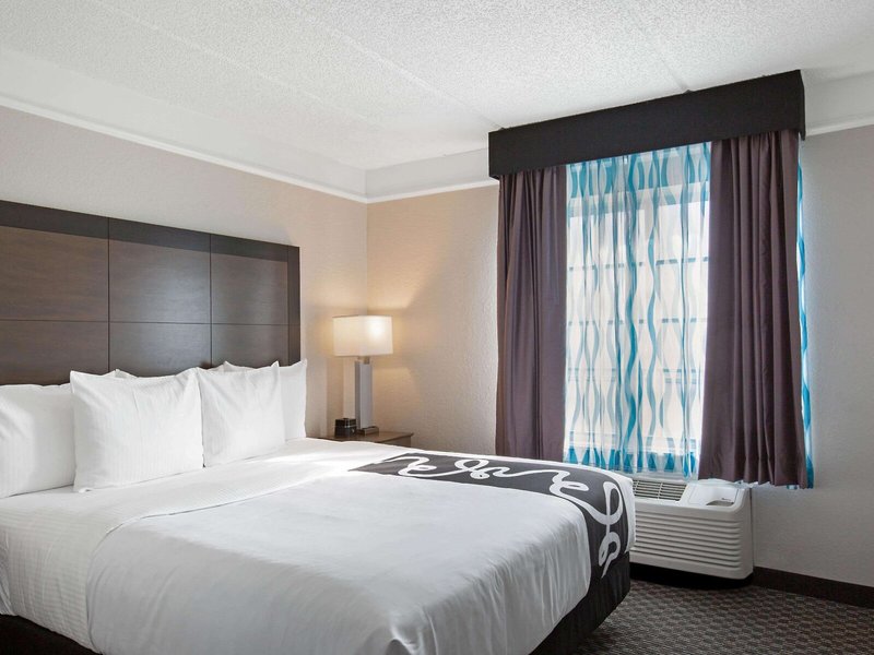 La Quinta Inn & Suites by Wyndham Miami Airport West 24