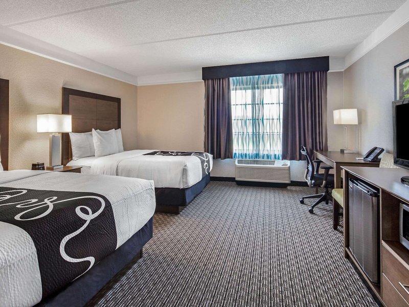 La Quinta Inn & Suites by Wyndham Miami Airport West 26