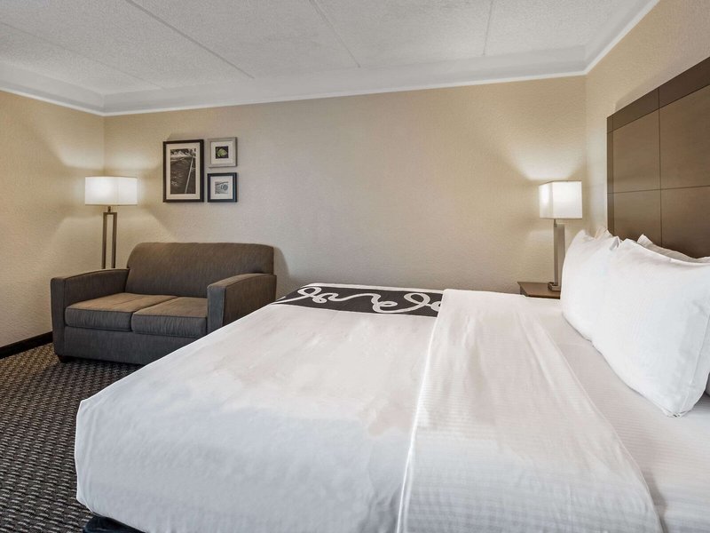 La Quinta Inn & Suites by Wyndham Miami Airport West 28