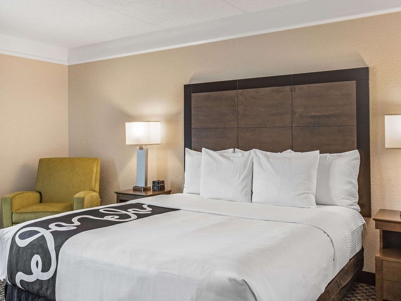 La Quinta Inn & Suites by Wyndham Miami Airport West 34