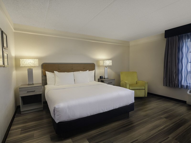 La Quinta Inn & Suites by Wyndham Miami Airport West 35