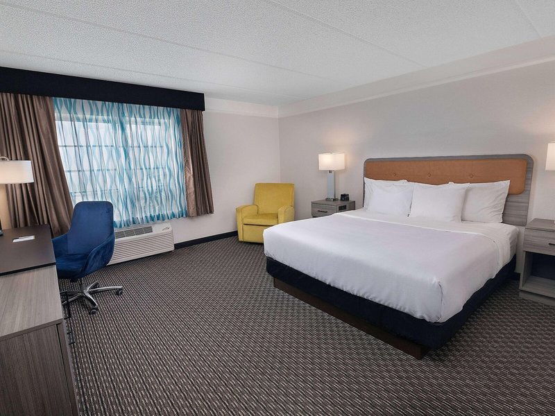 La Quinta Inn & Suites by Wyndham Miami Airport West 36