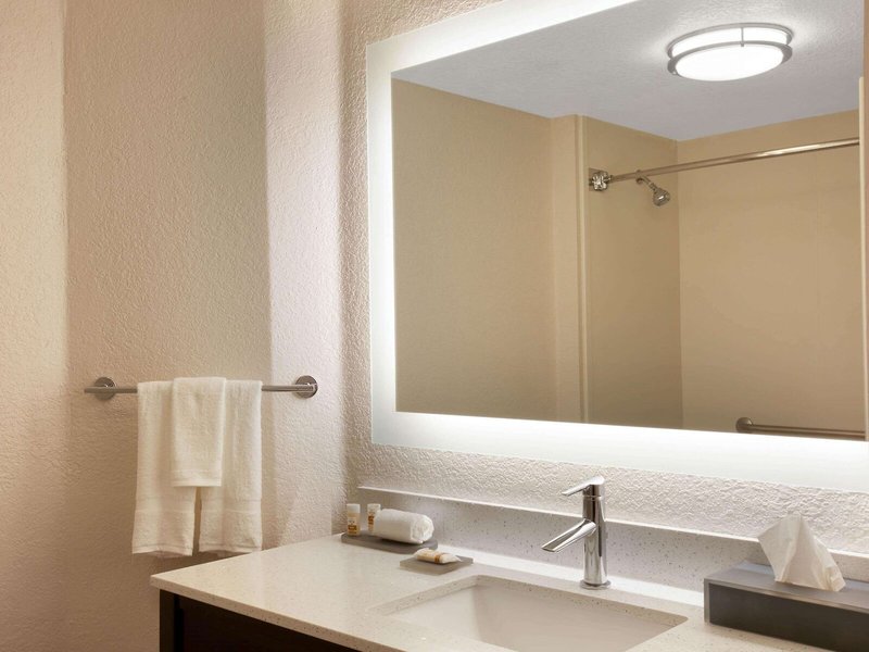 La Quinta Inn & Suites by Wyndham Miami Airport West 37