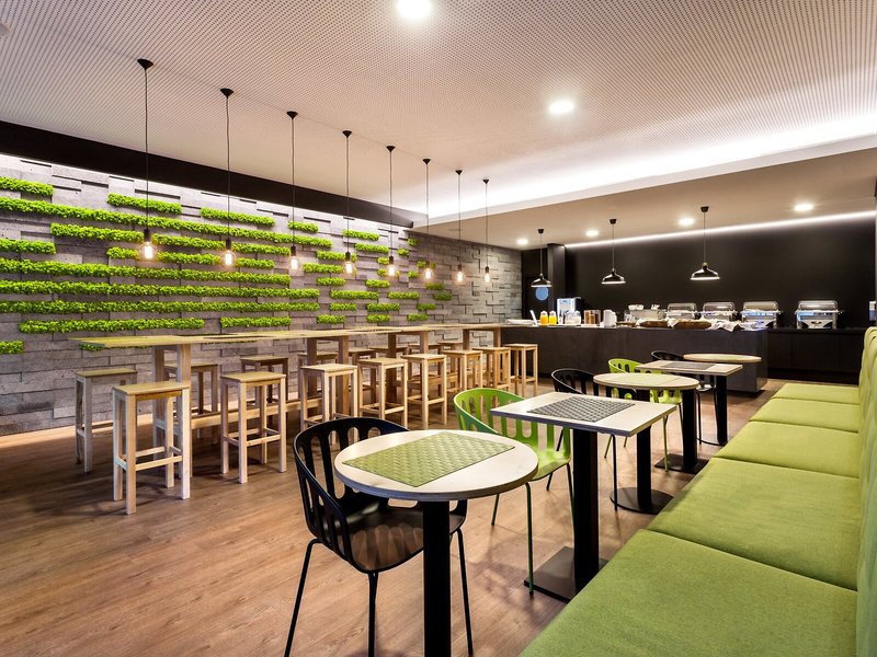 Neat Hotel Avenida 13