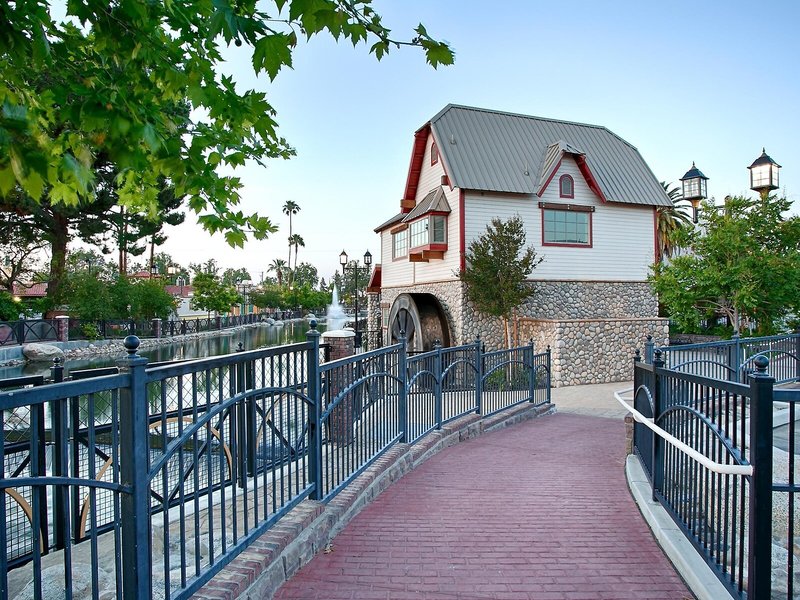 Best Western Plus Hill House 6 - Landscape