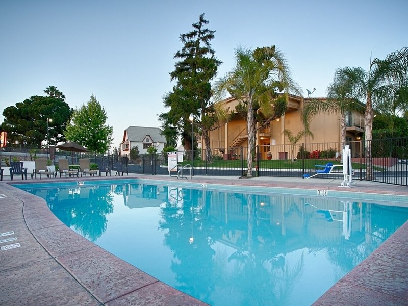 Best Western Plus Hill House 7 - Outdoor Pool