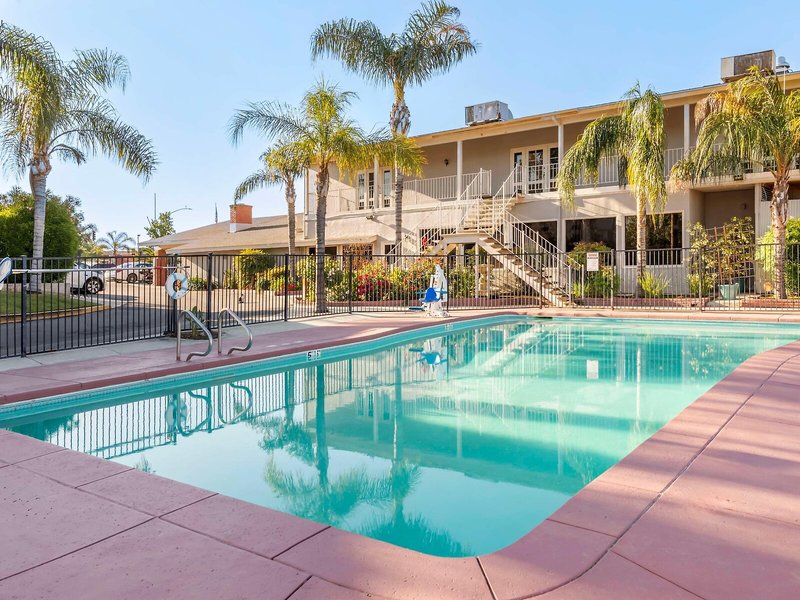 Best Western Plus Hill House 8 - Outdoor Pool