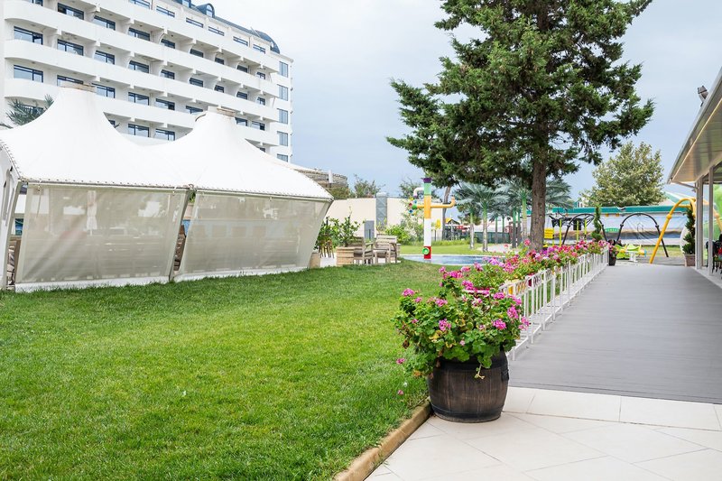 Flamingo Beach Hotel 4