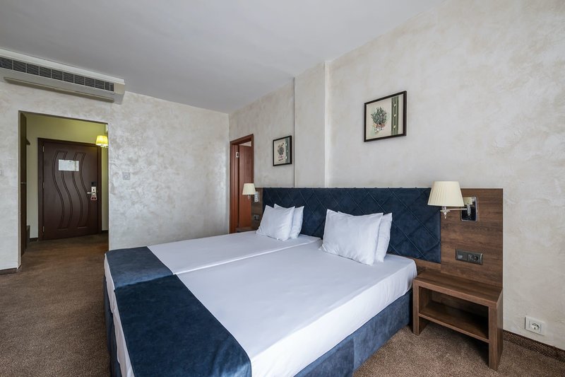 Flamingo Beach Hotel 12