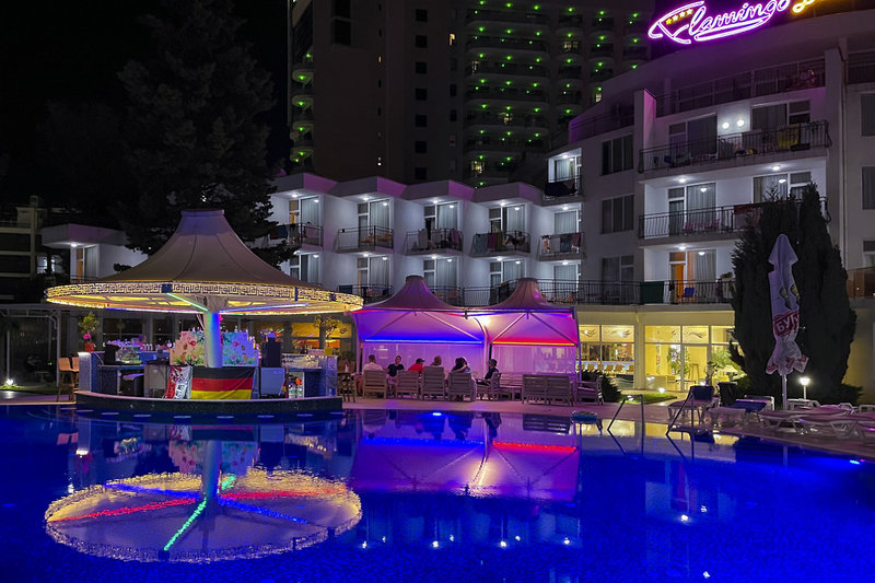 Flamingo Beach Hotel 4