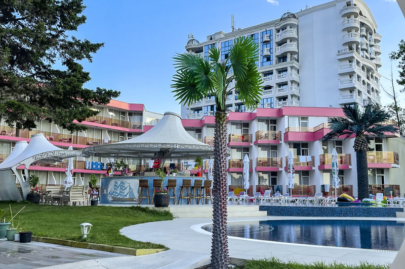 Flamingo Beach Hotel 9