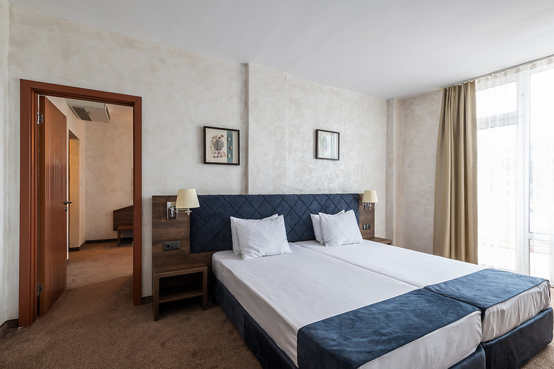 Flamingo Beach Hotel 4