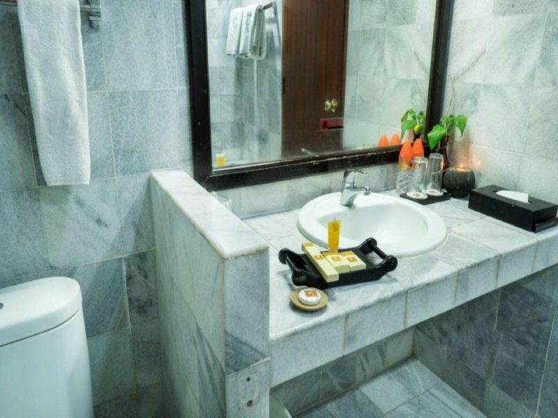 Jayakarta Yogyakarta 43 - Bathroom Example