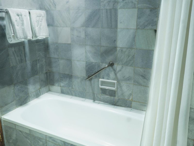 Jayakarta Yogyakarta 44 - Bathroom Example