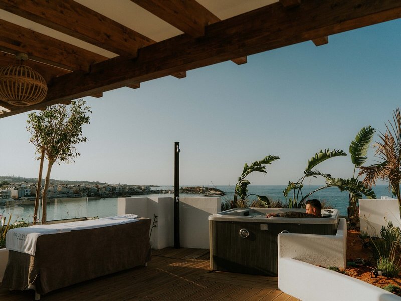 Kahlua Sea View Suites 10