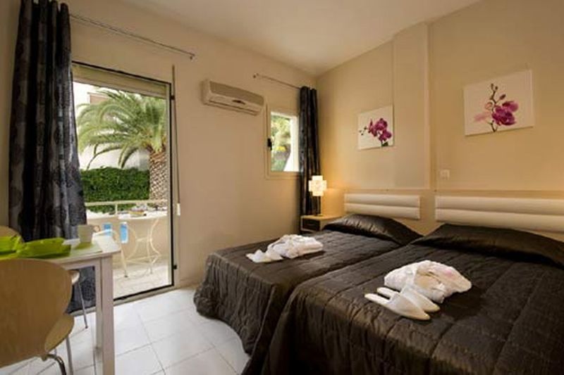 Axos Hotel 7