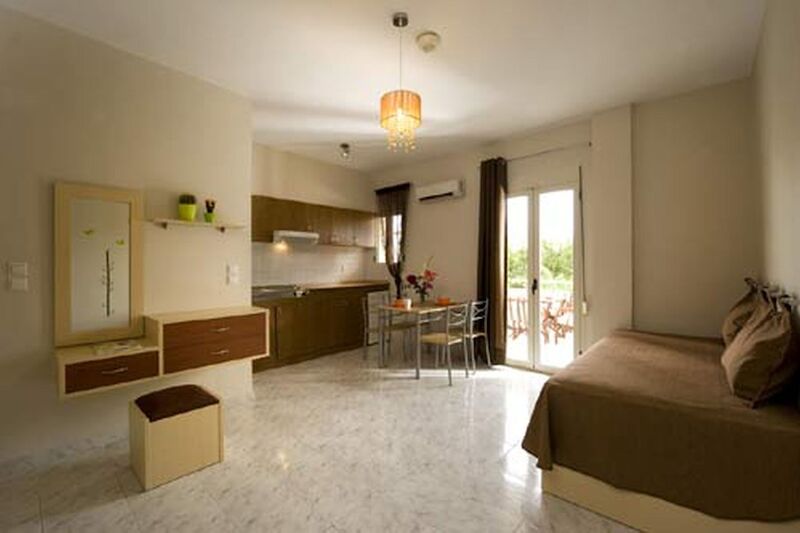 Axos Hotel 8