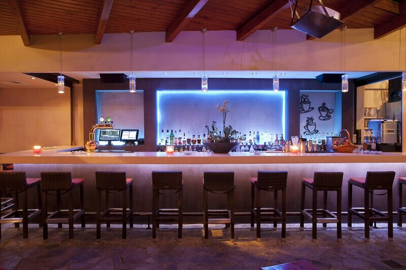 Axos Hotel 8