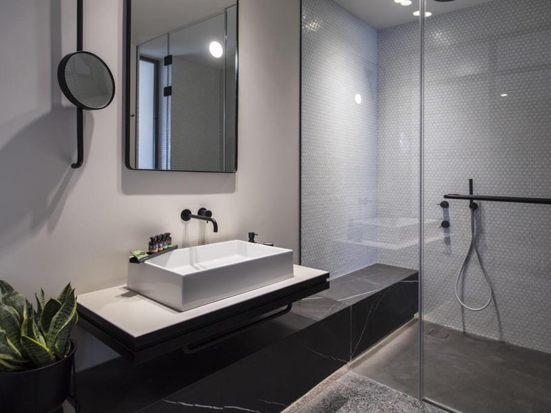 Perianth Hotel 24