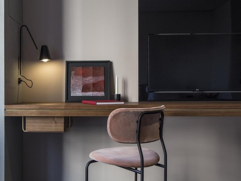 Perianth Hotel 44
