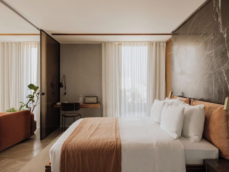 Perianth Hotel 13