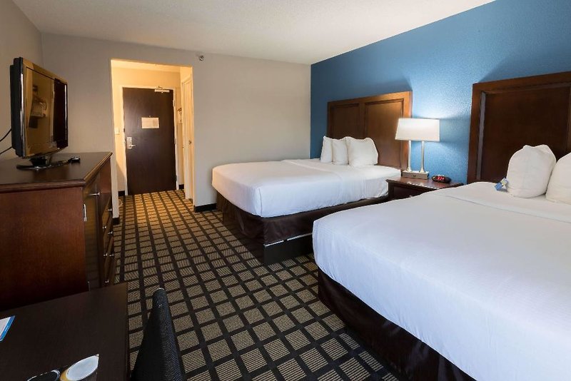 Baymont Inn & Suites Detroit Romulus Airport