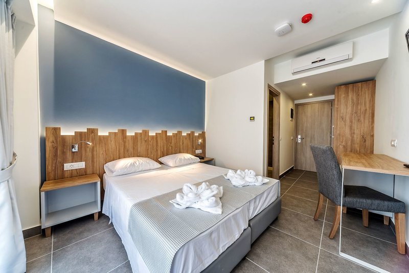 Pollis Hotel 6