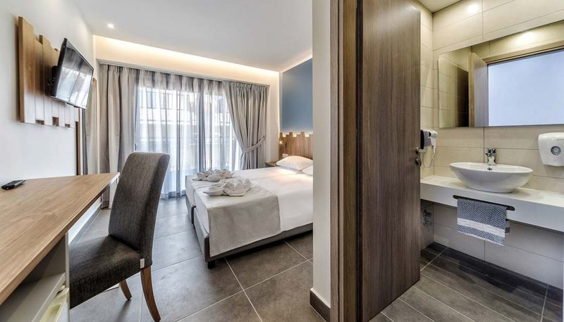 Pollis Hotel 7