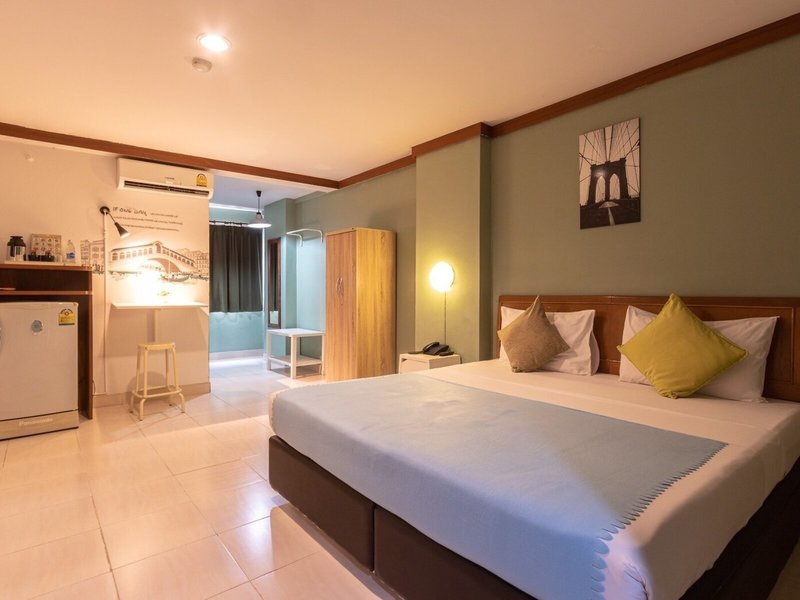 Howard Square Boutique 13