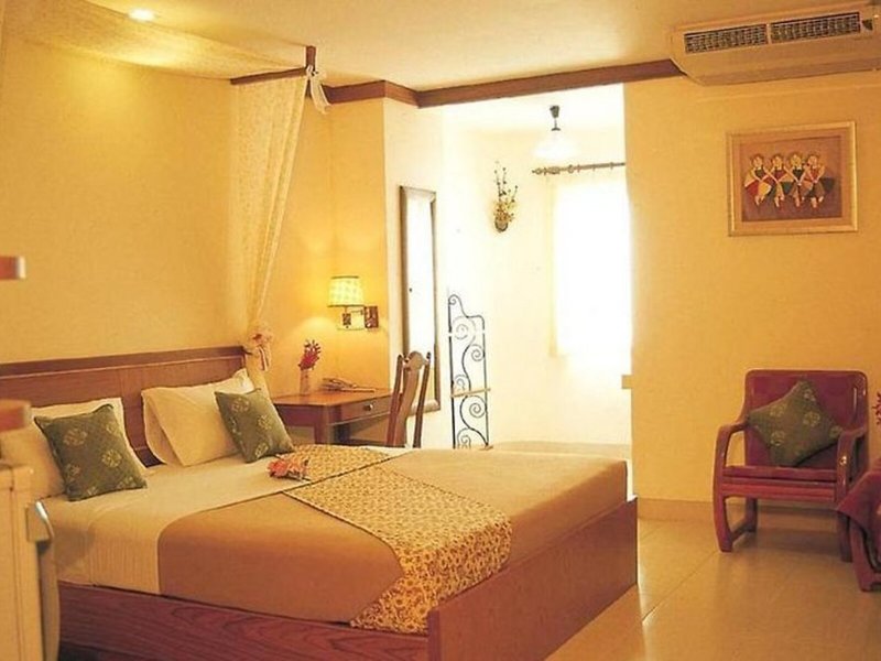 Howard Square Boutique 16