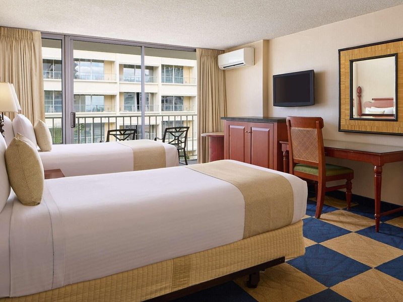 Ewa Hotel Waikiki 10