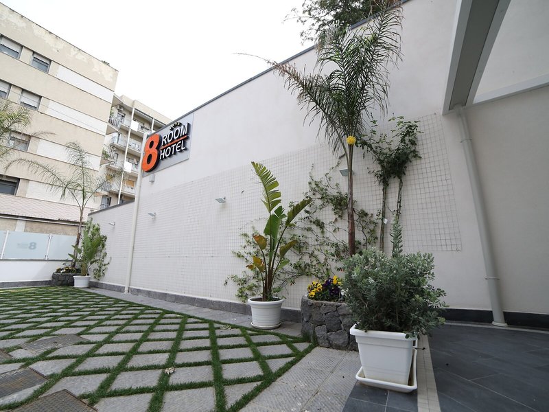 8 Room Hotel