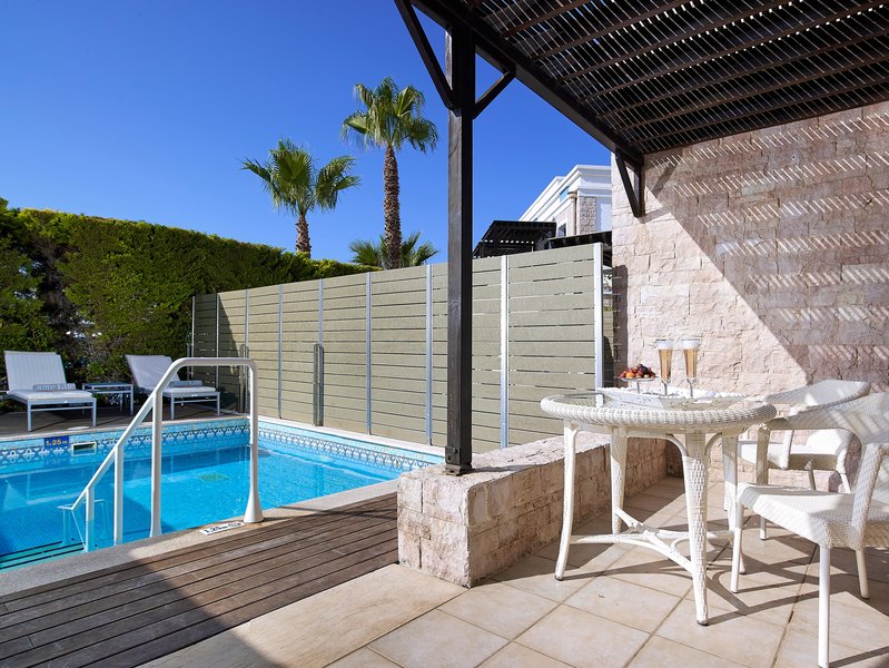 Mitsis Royal Mare 25