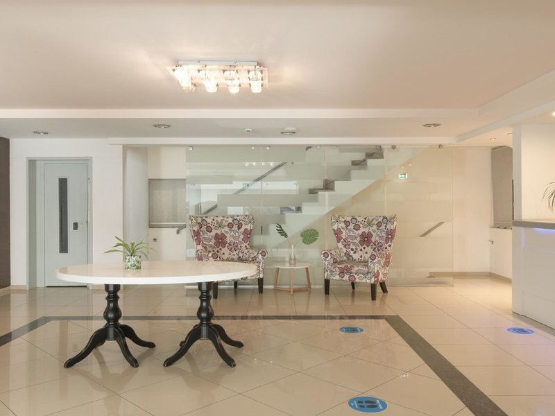 Sergios Hotel 8