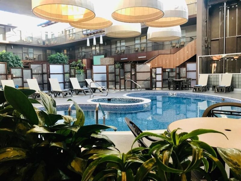 Delta Hotels Calgary South 4